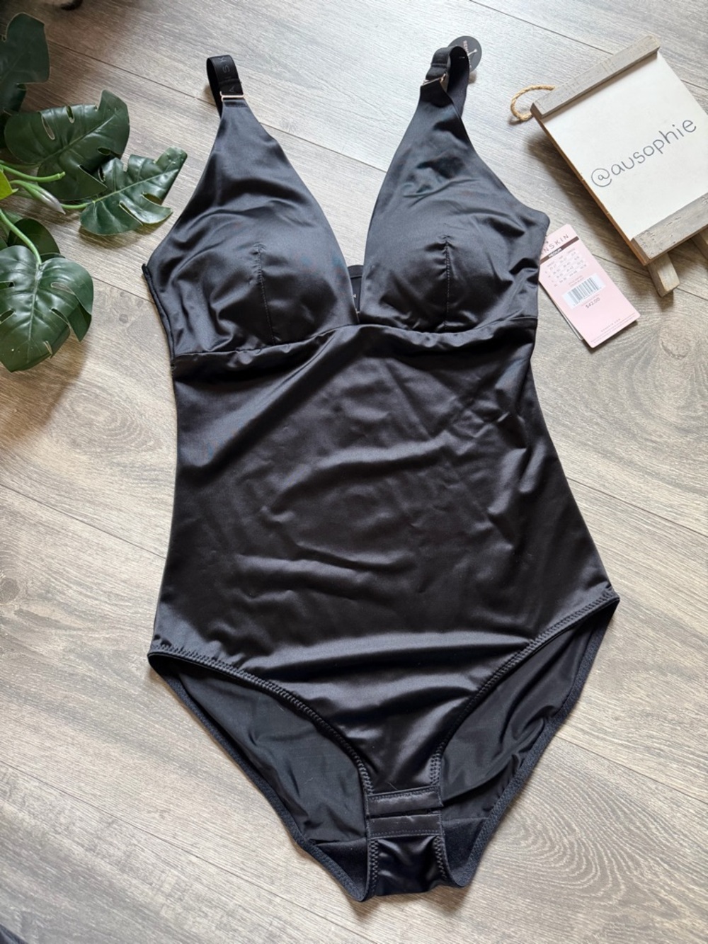 NWT! Danskin Black Satin Shaping Plunge Bodysuit w Shaping Front Panel. Size M